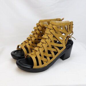 Solely Jane LONDON Light Brown Faux Leather Strapped Bootie Women's Size 6